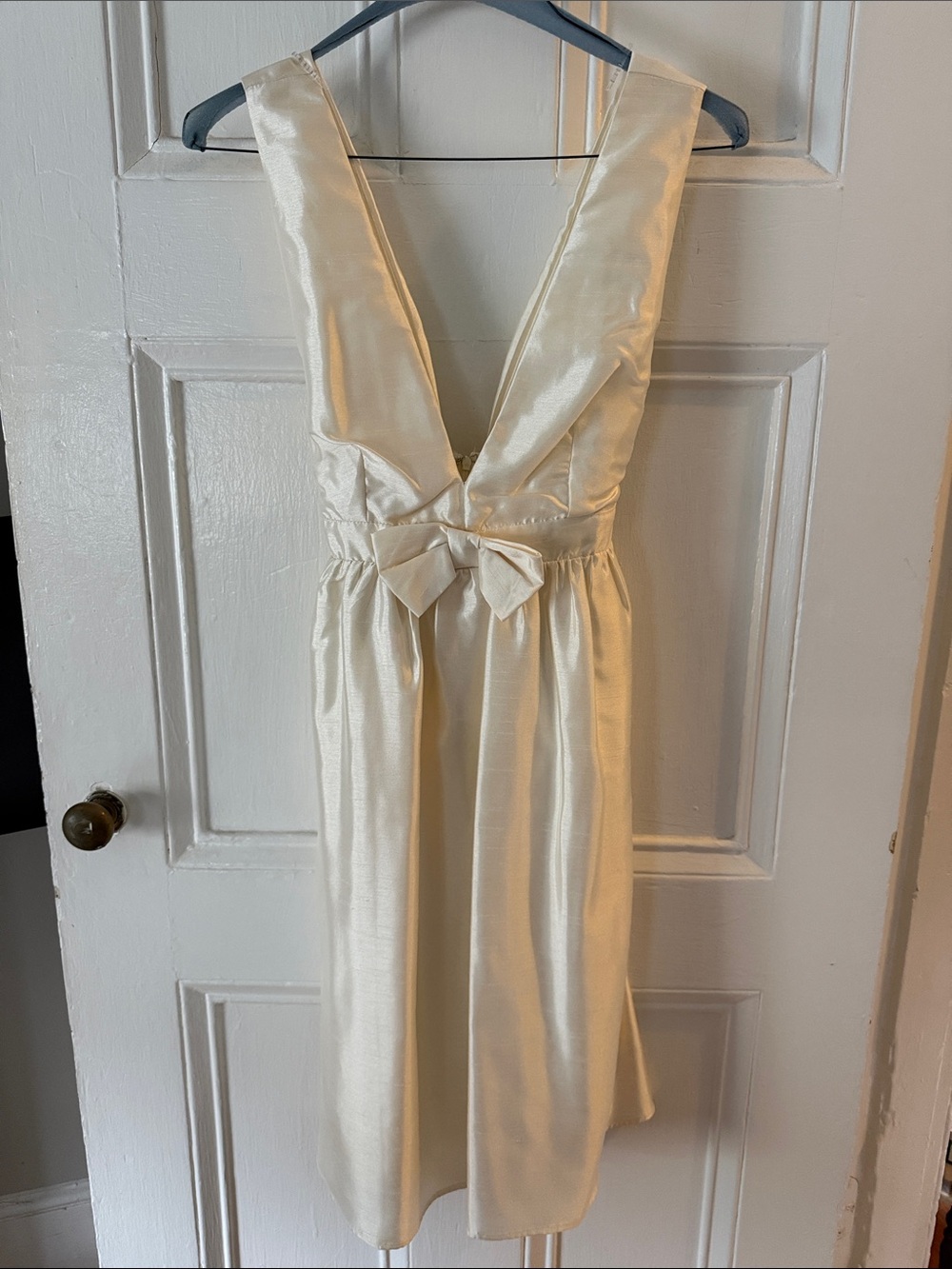 Elegant Cream Satin V-Neck Dress with Bow